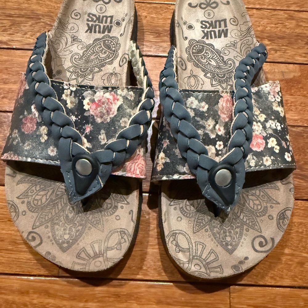 Floral Braided Sandals MukLuks size 8